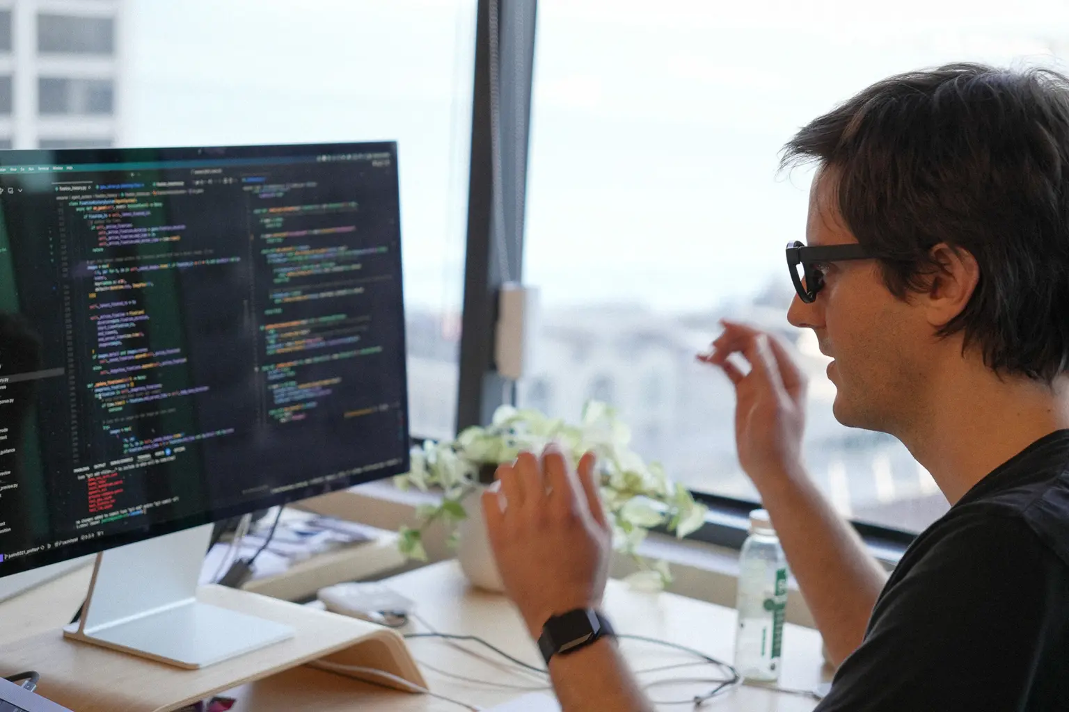 Startup di Balik AI Asisten Maya Rilis Model Canggih, Bisa Clone Suara dalam Hitungan Detik!