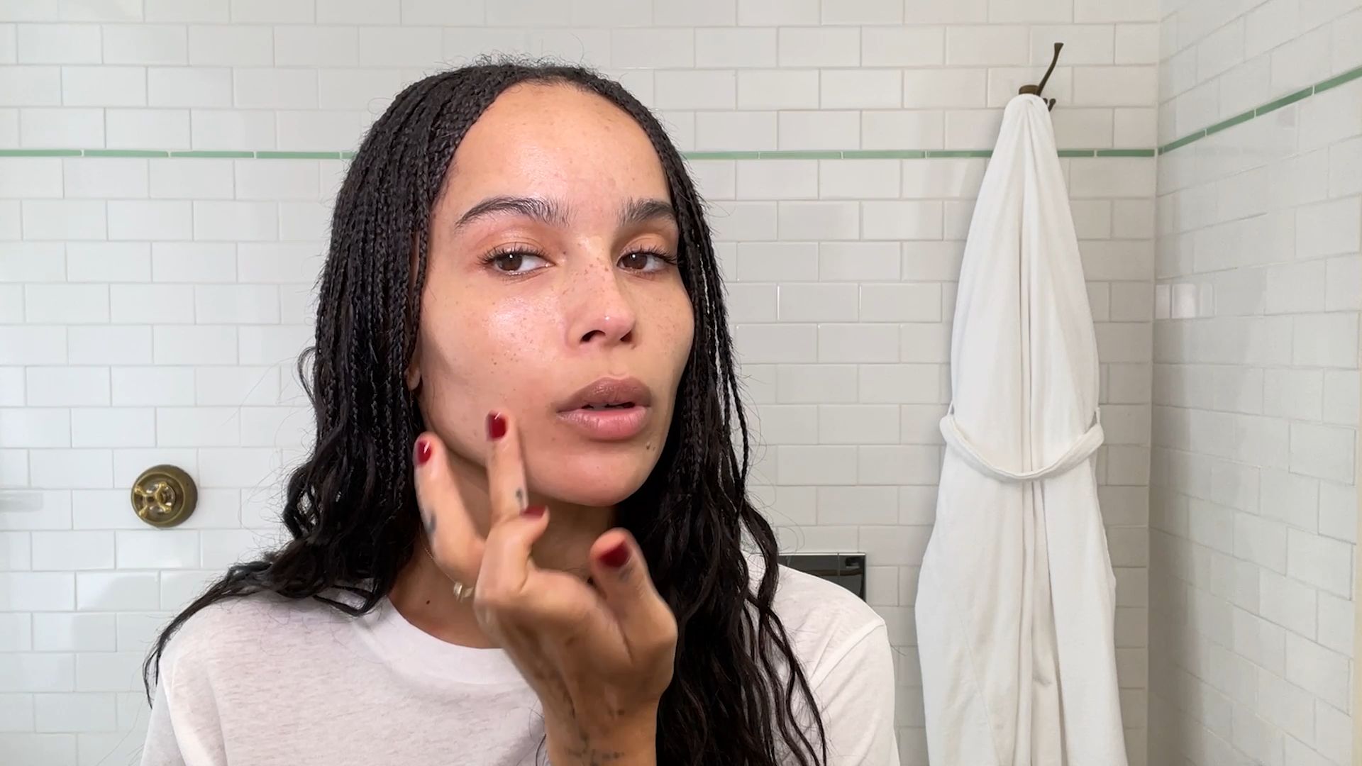 Stop! Ini 5 Kebiasaan Skincare yang Diam-Diam Bisa Merusak Kulit