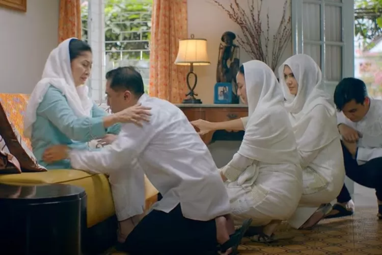 Sungkeman Saat Lebaran: Tradisi Jawa yang Sarat Makna dan Nilai Keharmonisan