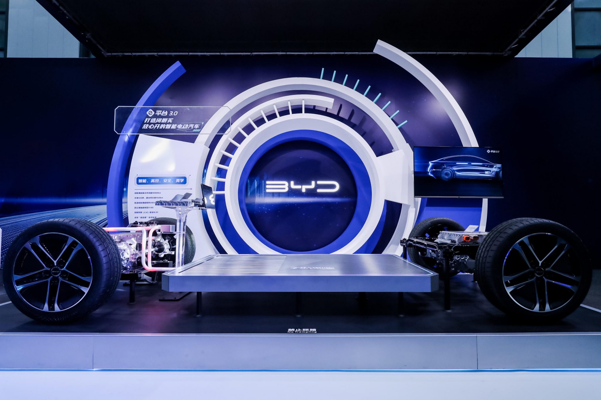 Super E-Platform BYD Resmi Meluncur, Siap Revolusi Mobil Listrik Dunia