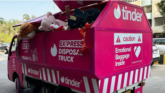 Tinder Bikin Heboh! Luncurkan Truk Buat Angkut Kenangan Pahit Mantan 
