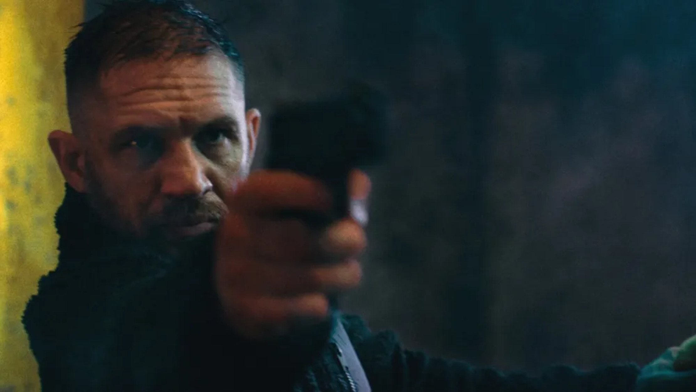 Tom Hardy Beraksi di Trailer 