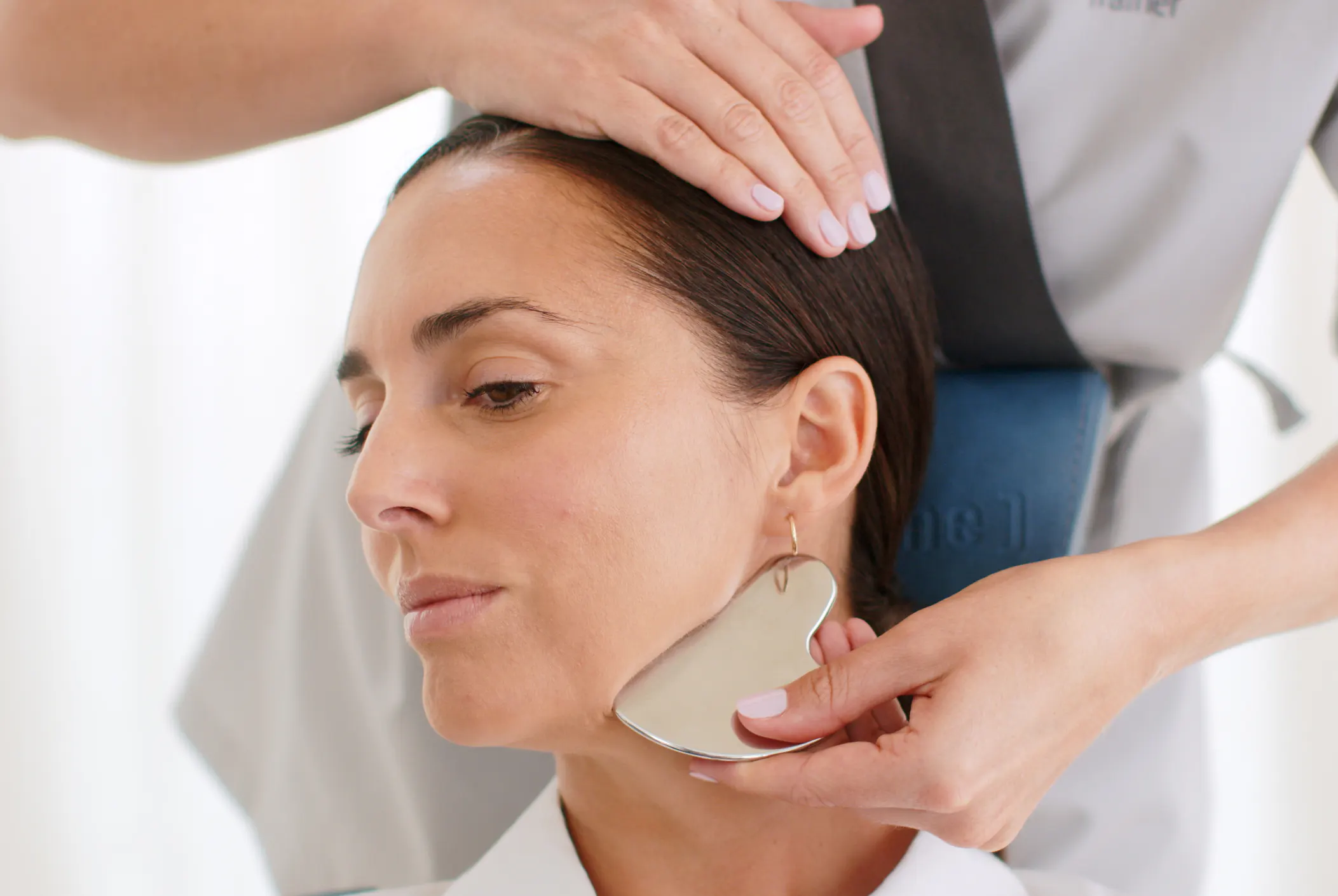 Tren Kuno Body Gua Sha Jadi Rahasia Kulit Sehat dan Relaksasi Otot