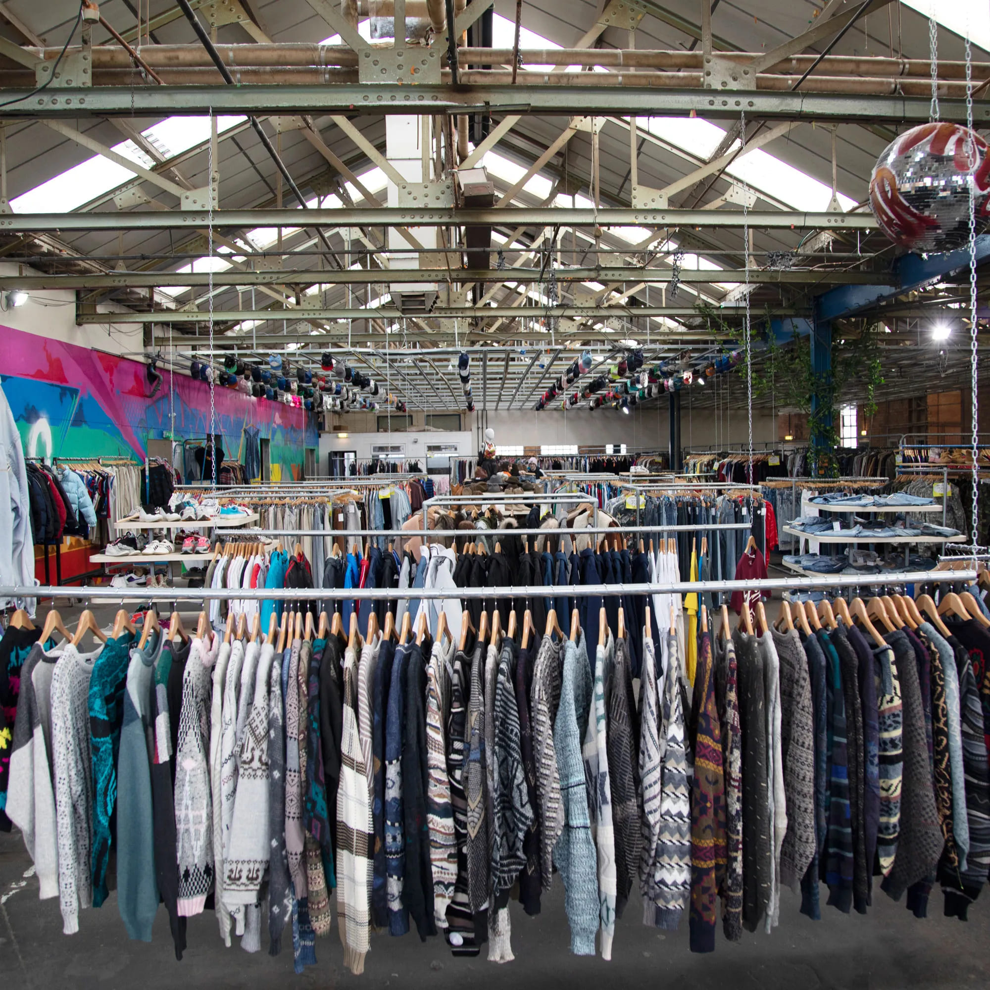 Tren Tukar dan Beli Baju Bekas di Irlandia, Solusi untuk Fast Fashion