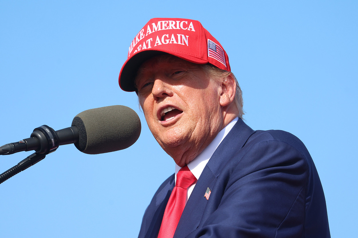 Trump Umumkan Kenaikan Tarif Barang: Indonesia Terkena Dampak dengan Kenaikan 32%