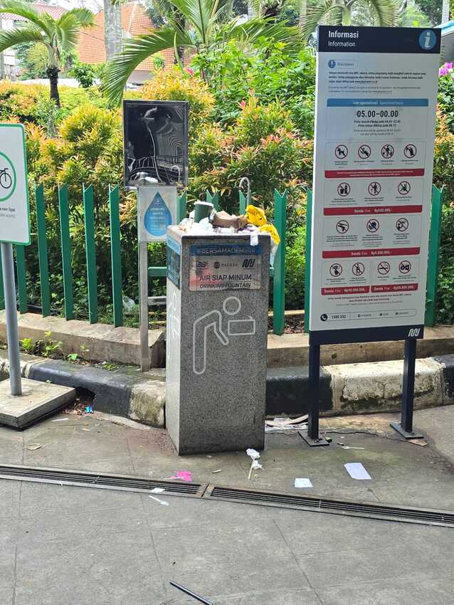 Viral! Beredar Foto Fasilitas Air Siap Minum di Stasiun MRT Dipenuhi Sampah, Buat Warganet Geram