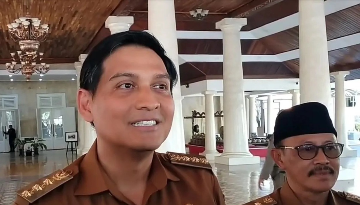 Viral Liburan ke Jepang Saat Hari Kerja, Ini Klarifikasi Bupati Lucky Hakim