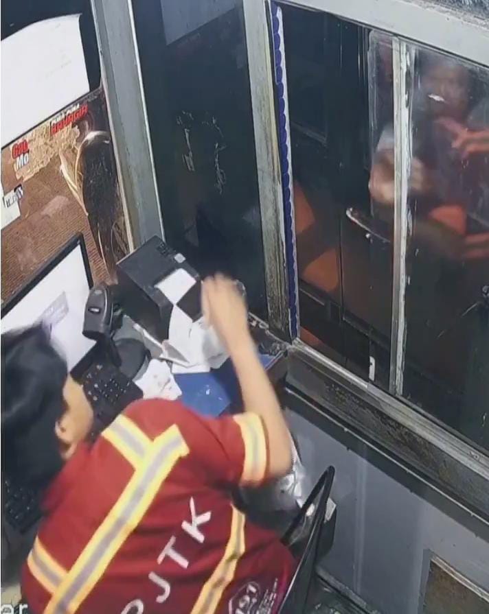 Viral Oknum KSOP Bakauheni Todongkan Senjata Api ke Petugas Tiket, Buat Netizen Geram