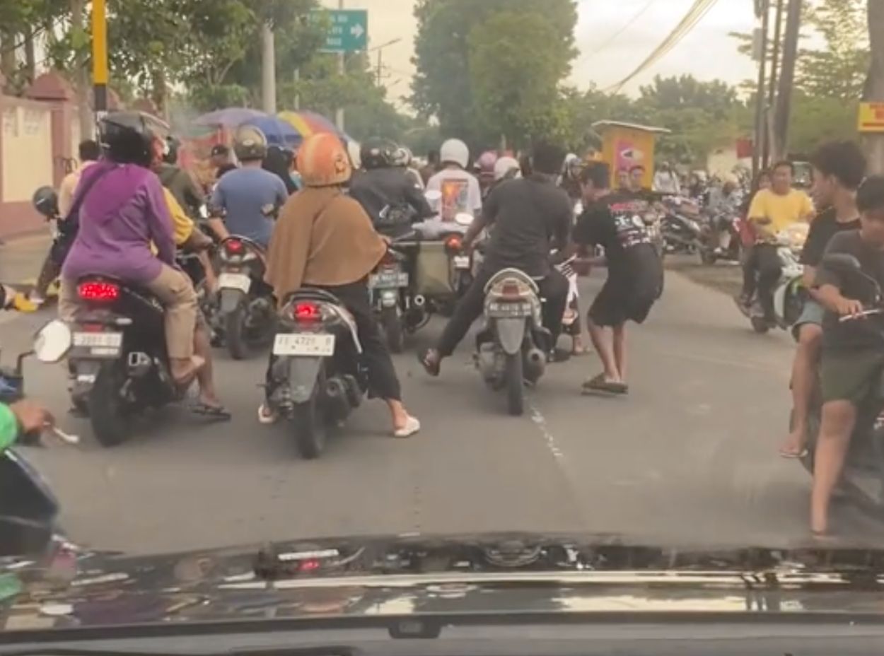 Viral! Pasutri di Ngawi Niat Nyari Takjil Malah Nemu Motornya yang Hilang Tahun 2023