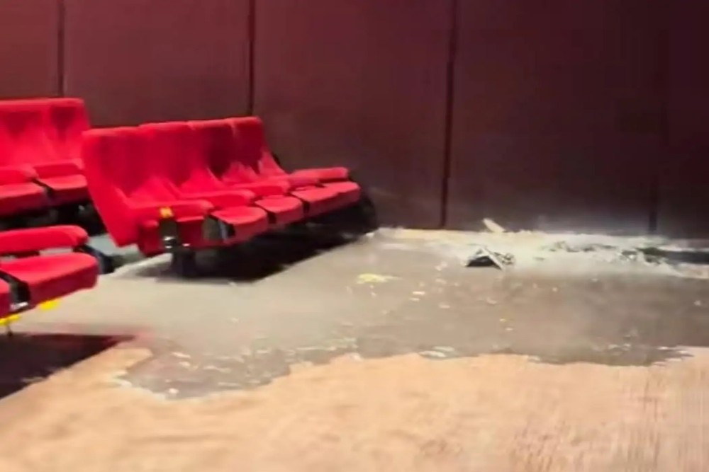 Viral Video Hujan Deras Bikin Studio XXI Solo Paragon Bocor, Film Gagal Tayang!