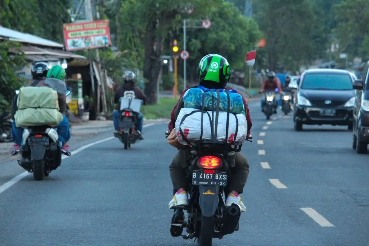 Wajib Tahu! Cara Aman Bawa Barang Saat Mudik Pakai Motor, Jangan Sampai Salah!ah!