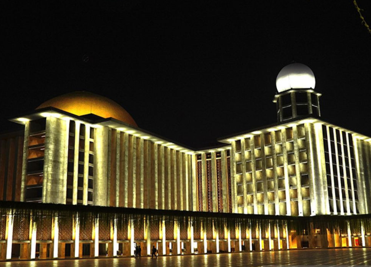 Wisata Religi Seru Saat Lebaran Rekomendasi Masjid Megah di Indonesia